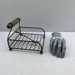 Servilletero de Metal con Mango de Madera y Tenedor - imagen 2