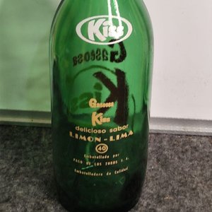 Botella Antigua Gaseosa Kiss Limón Lima - imagen 2