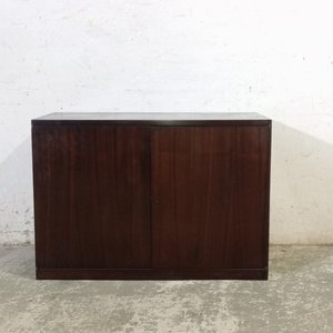 Lote siguiente: Aparador Bajo de Madera Tono Oscuro con Puertas y Llave