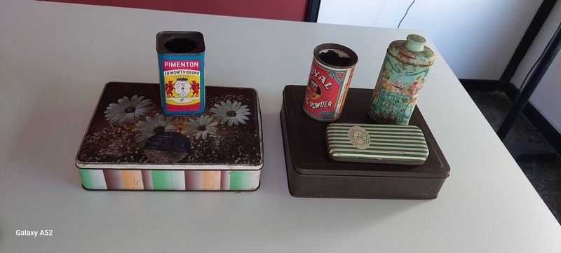 Lote anterior: Latas de conserva y objetos varios