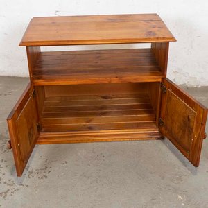 Mesa de TV Rústica de Pino con Dos Puertas y Detalles de Lustre - imagen 3