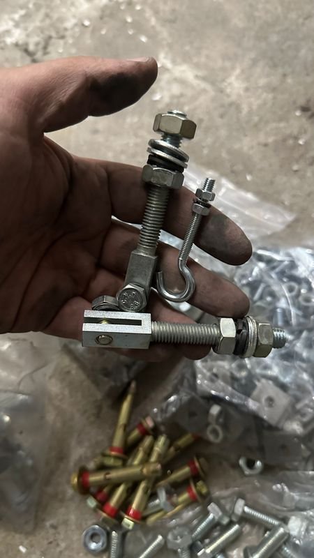 Gran cantidad de tornillería y anclajes en buen estado - imagen 2