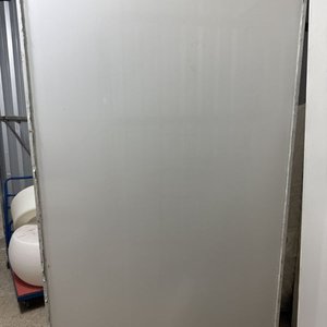 Lote de Paneles Blancos con Estructura Metálica - imagen 6
