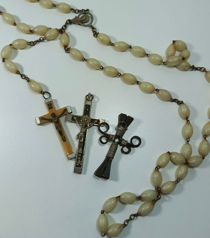 Libro y rosario religioso de la segunda mitad del siglo XX - imagen 3
