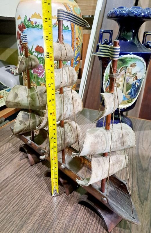 Barco Grande Echo De Bambu: Un barco antiguo de madera con detalles artesanales - imagen 5