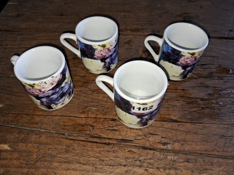 Lote siguiente: Tazas Cerámicas con Diseño Floral