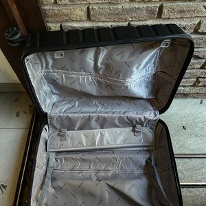 Valija Rígida Negra Seanshow con Detalles - imagen 5