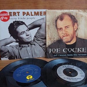 Lote siguiente: Dos Discos Simples de Vinilo: Robert Palmer y Joe Cocker