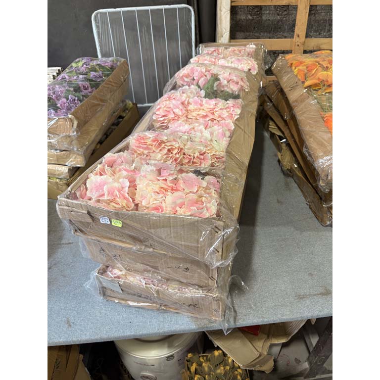 Lote siguiente: Arreglos florales artificiales de alta calidad