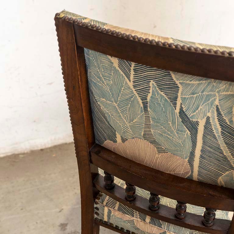 Silla colonial con rueditas delanteras para retapizar - imagen 3