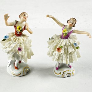 Lote siguiente: Figuras de bailarinas en porcelana alemana de 9 cm