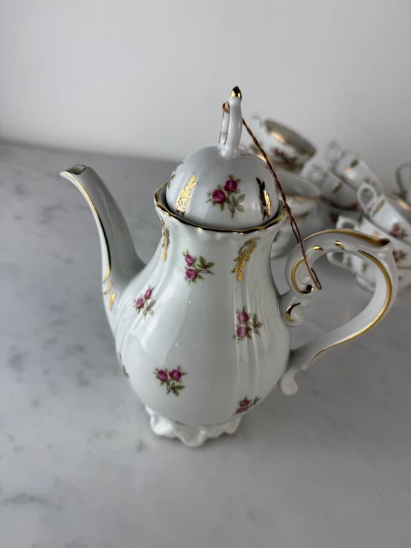 Lote de porcelanas alemanas y japonesas con detalles florales - imagen 12