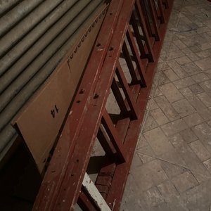 Lote siguiente: Escalera Grande de Dos Hojas Roja