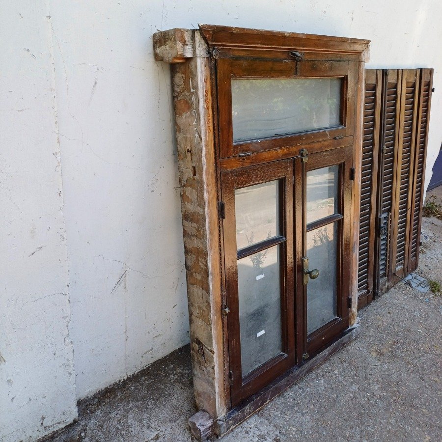 Ventana de madera con detalles artesanales - imagen 5