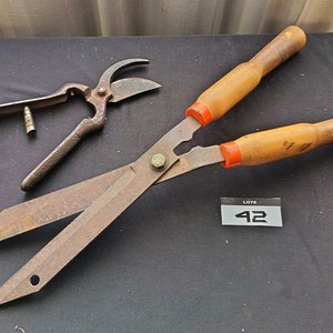 Dos Tijeras de Podar de Jardín con Mangos de Madera - imagen 2