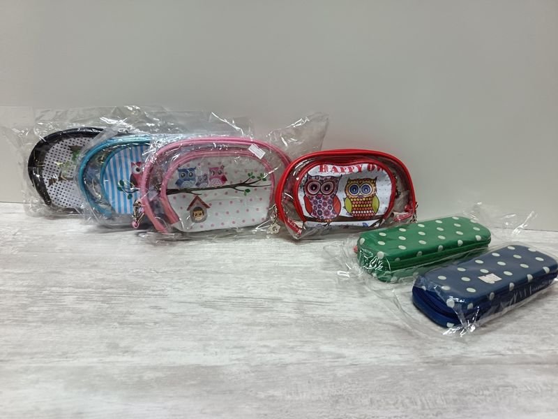 Lote siguiente: Necesaires y Cartucheras de Plástico con Diseño de Búho
