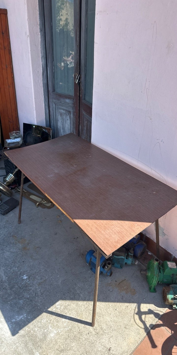 Mesa de madera rectangular