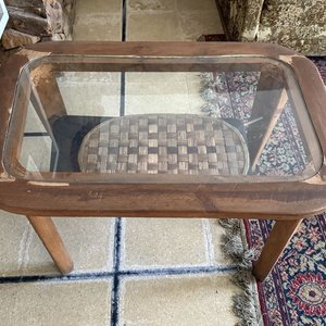 Mesa de Centro de Madera con Tapa de Vidrio y Bandeja Tejida - imagen 4