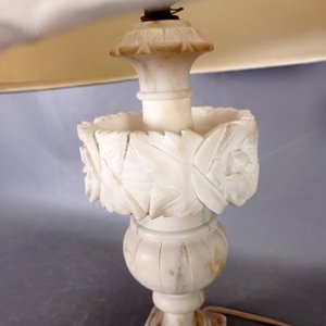 Lámpara de mesa antigua en marmolina con pantalla - imagen 3