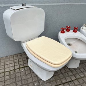 Lote de 4 Inodoros y 2 Bidets Blancos con Grifería - imagen 2