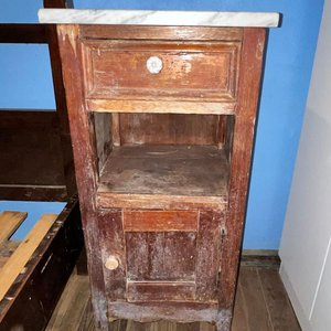 Mesita de Luz Antigua con Tapa de Mármol y Cajón - imagen 1