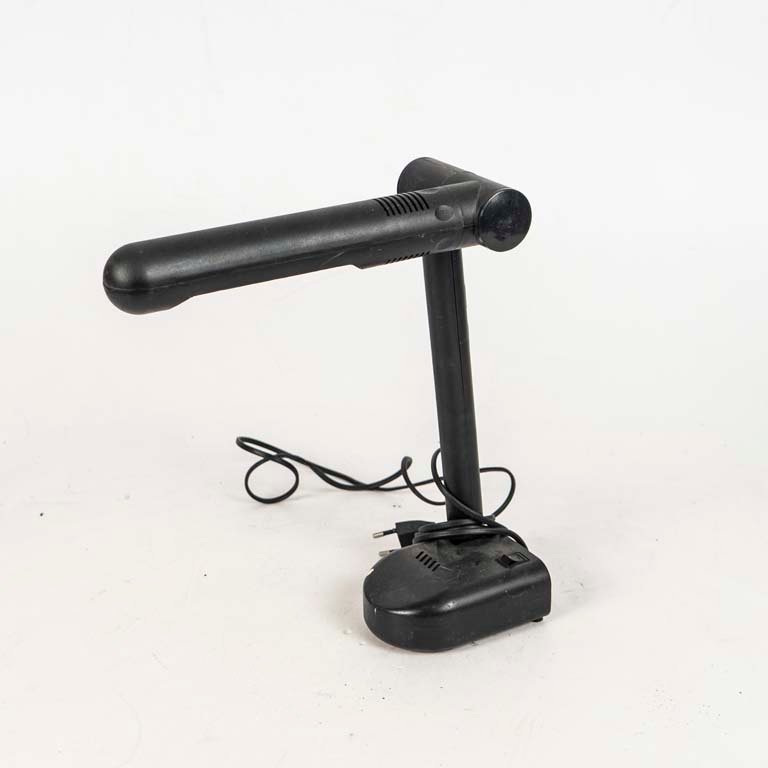 Lote siguiente: Lámpara de mesa de plástico con brazo flexible