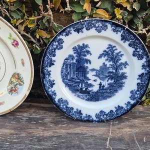 Tres Platos Decorativos de Colección en Loza y Porcelana Europea - imagen 4