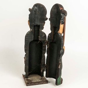 Guarda botellas de madera forma Charles Chaplin  - Medidas: alto 46cm - imagen 2