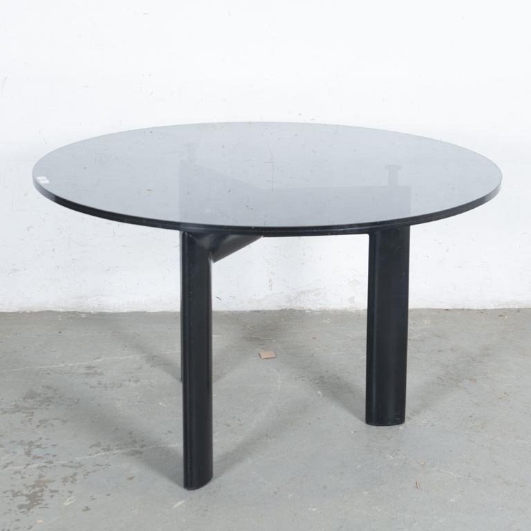 Mesa de Comedor Redonda con Base Metálica Negra y Tapa de Vidrio Oscuro