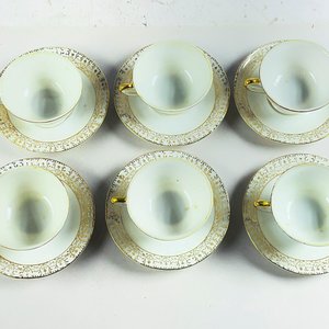Seis Pocillos de Porcelana Blanca con Guarda Dorada y Platillos - imagen 2