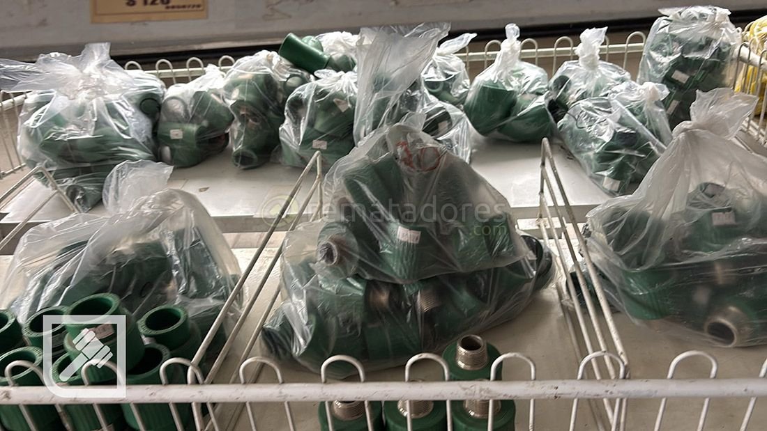 Lote de Conectores y Accesorios de Plomería Verdes