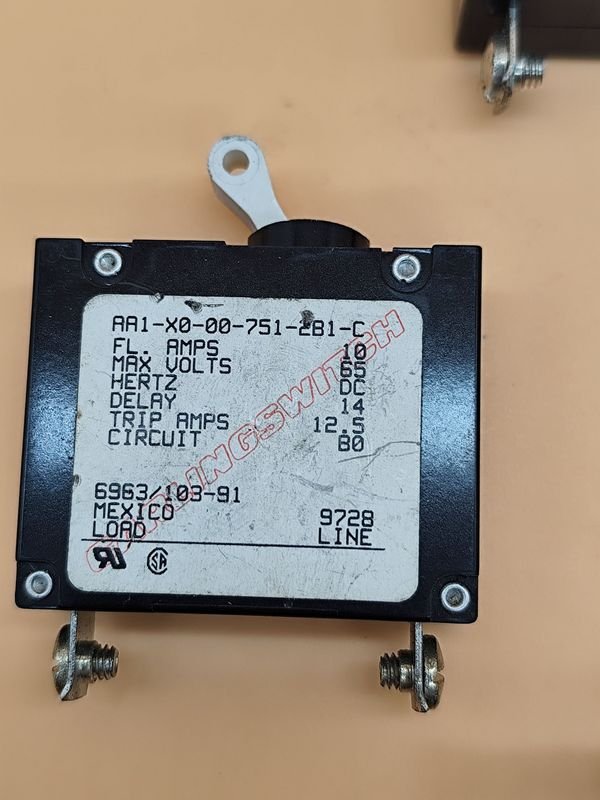 Disyuntor de panel Seachoice de diferentes amperios - imagen 4