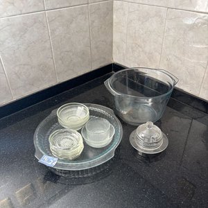 Lote siguiente: Lote de 11 Artículos de Vidrio: Bowl, Fuente, Azucarero y Pocillos