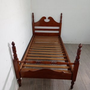 Cama Antigua de Una Plaza en Madera Maciza - imagen 3