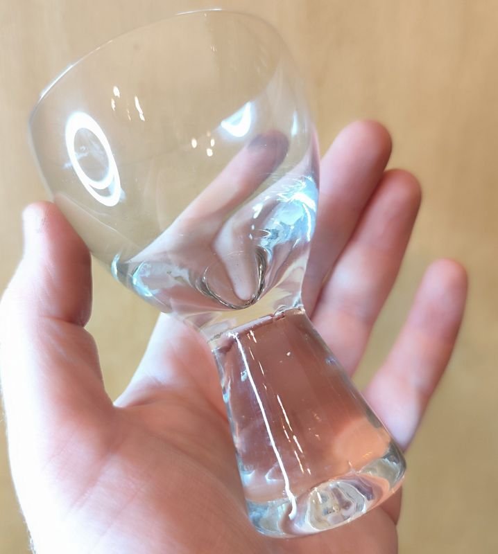 Colección de vasos de cristal claro con formas únicas - imagen 4