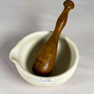 Antiguo Mortero de Farmacia con Mano de Madera - imagen 2