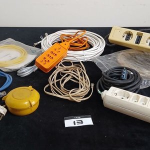 Lote de Cables Eléctricos, Extensiones y Adaptadores - imagen 1