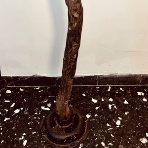Perchero Rústico de Madera con Base de Hierro y 3 Ganchos - imagen 2