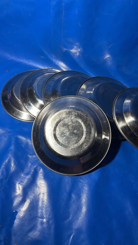 Platos de metal en excelente condición - imagen 3