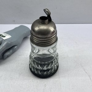 Mielera de Vidrio con Tapa Metálica y Base Negra - imagen 3