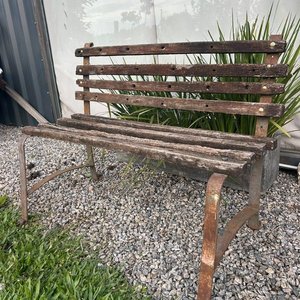 Banco de Hierro y Madera Rústico con Patas Curvas - imagen 2