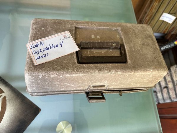 Caja de herramientas y accesorios - imagen 2