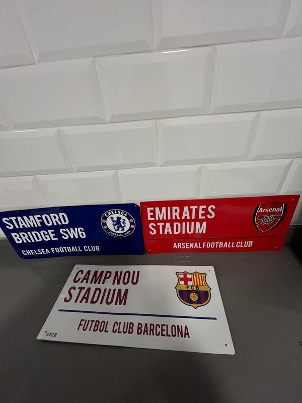 Chapas Decorativas de Fútbol: Camp Nou, Stamford Bridge y Emirates Stadium