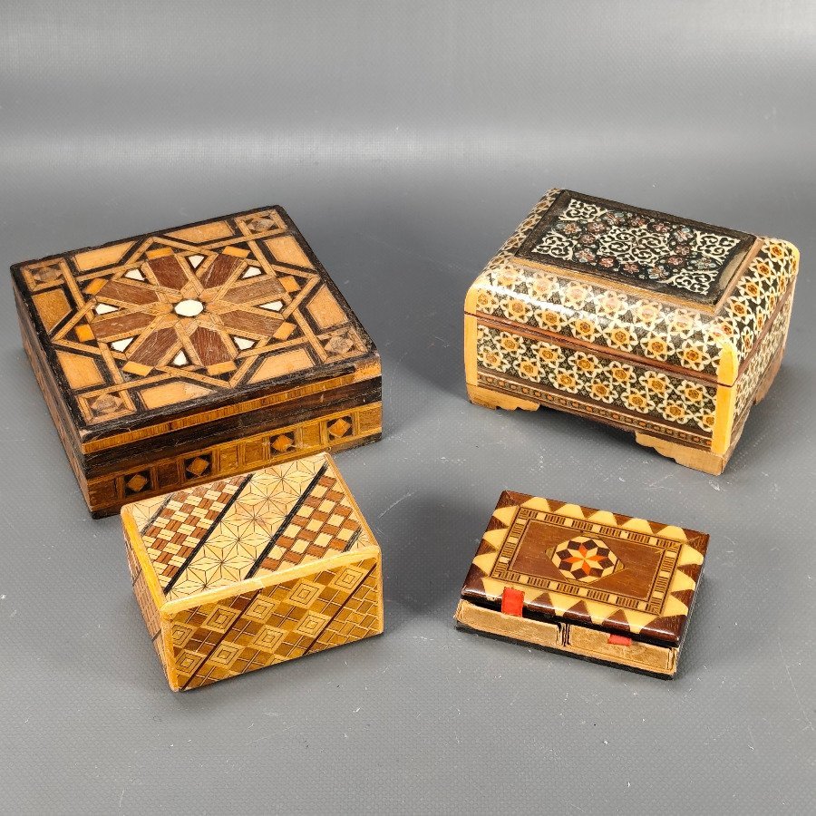 Lote de 4 Cajas Decorativas: Caja Secreta Japonesa, 2 Alhajeros (Marquetería y Khatam Kari) y Fosforera Doble