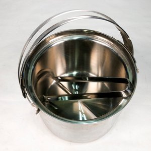 Hielera de Metal con Pinza y Asas Centrales - imagen 3