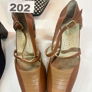 Lote de 5 Pares de Calzado de Cuero para Dama Talle 36 - imagen 3