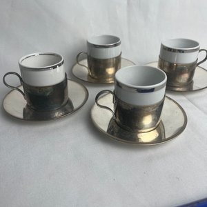 Juego de 4 Tazas de Café con Platillos en Porcelana y Metal - imagen 2