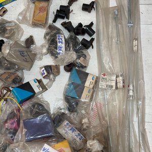 Lote de Repuestos Varios para Motocicleta: Porta Lámparas, Reguladores y Más - imagen 6