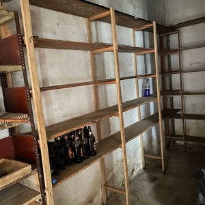 Lote anterior: Tres Estanterías de Pino Blanco con Múltiples Estantes