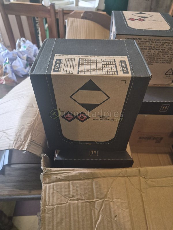 Cajas de Cartón Unilever con Señalización de Carga Peligrosa - imagen 1